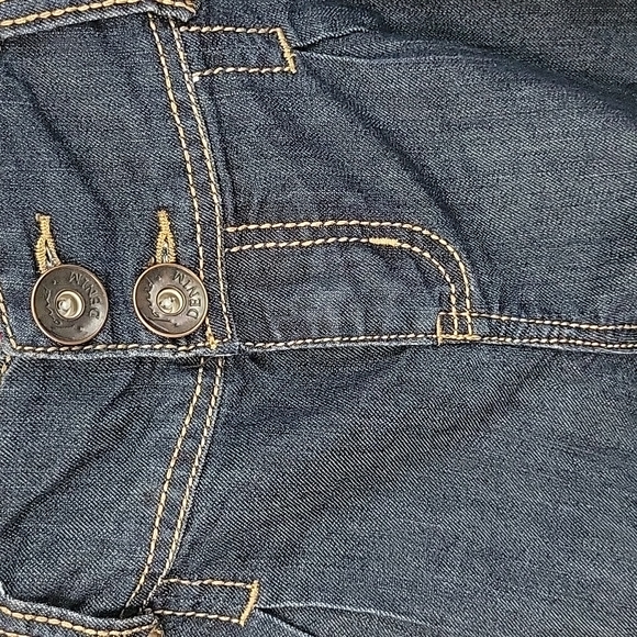 Torrid HI waist pleated dark denim shorts. - Picture 4 of 7